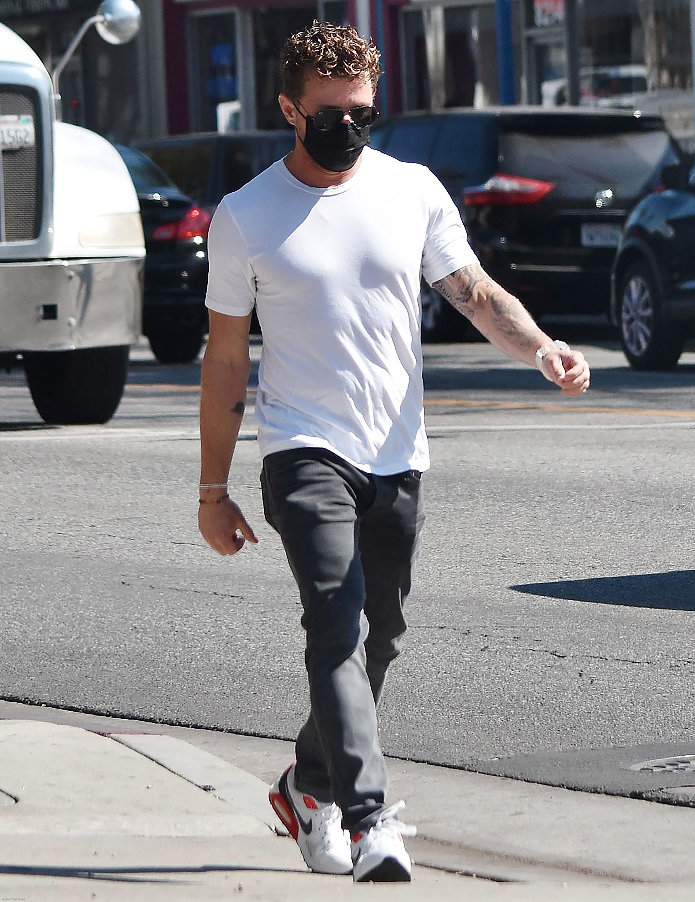 Ryan_Phillippe_-_Out_in_Studio_City_02262022_281029.jpg