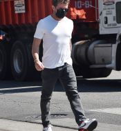 Ryan_Phillippe_-_Out_in_Studio_City_02262022_281129.jpg