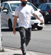 Ryan_Phillippe_-_Out_in_Studio_City_02262022_28929.jpg